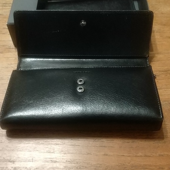 Kenneth Cole Reaction Black Wallet - Picture 3 of 8